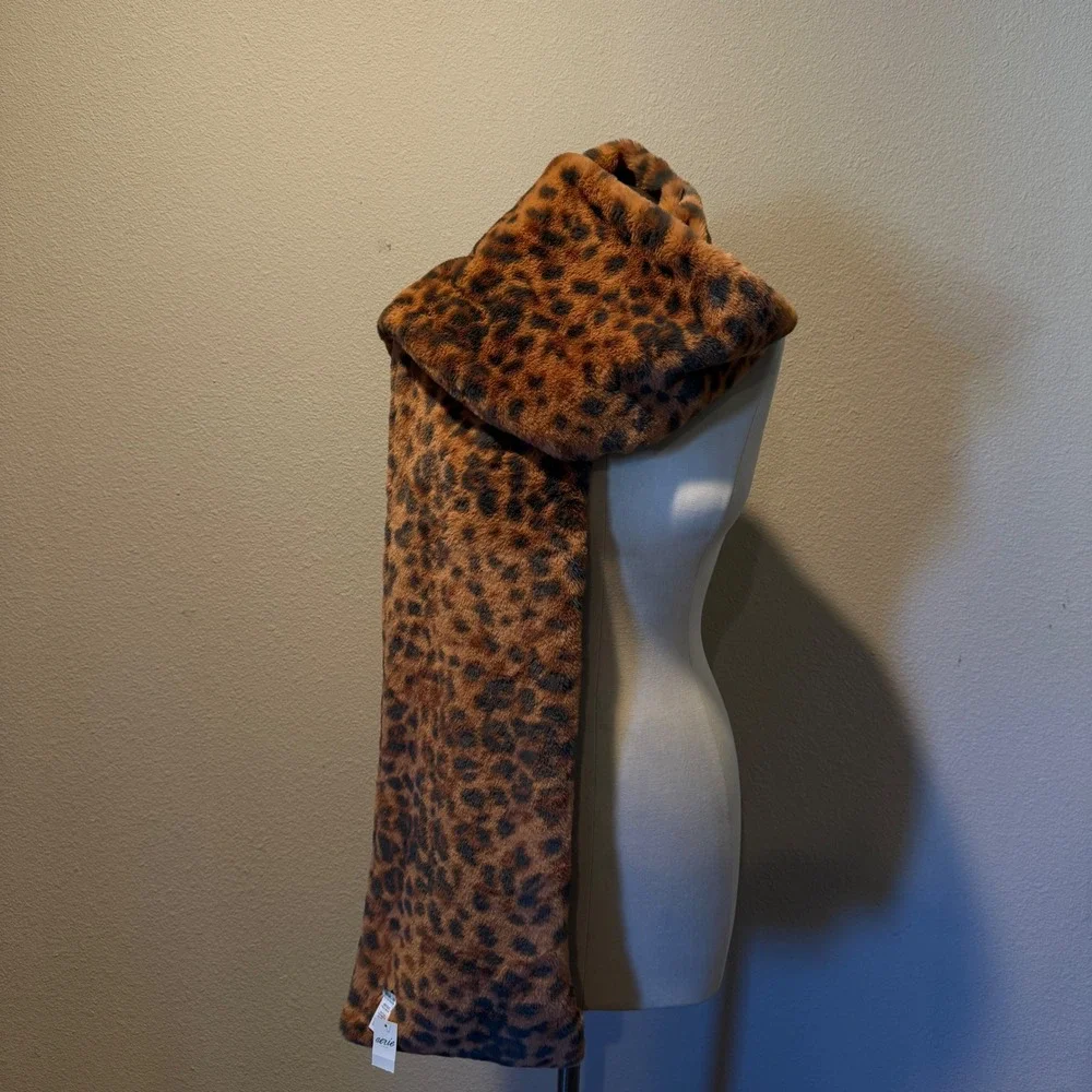 Aerie Leopard Print Faux Fur Scarf Ultra Soft Cozy Warm Women‎ One Size